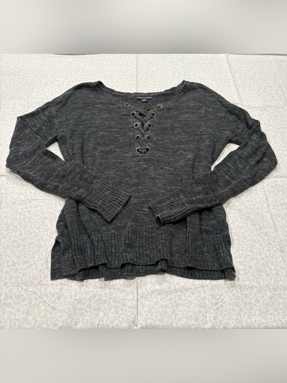 American Eagle Outfitters Gray Solid Lace-Up V-Neck Pullover Sweater Womens S